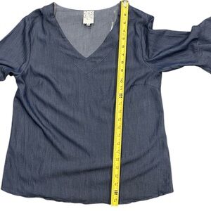 Naif Sz M blue Denim Stretch V-Neck Bell 3/4 Sleeve Rayon Blend blouse